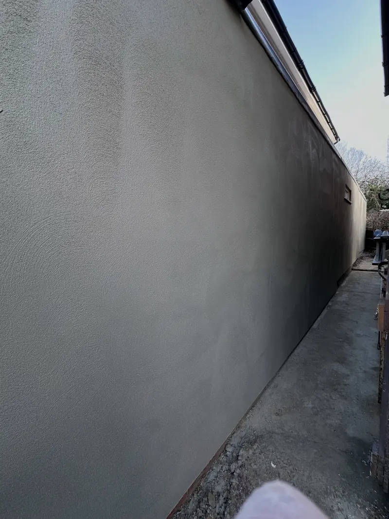 A 15 metre side wall in Loughton newly rendered